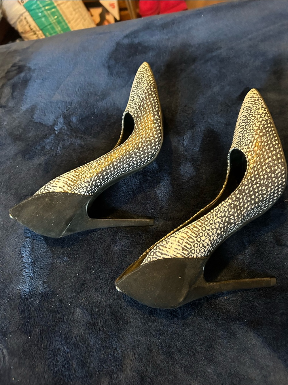 G by Guess Black & White Textured Pointed Toe Stiletto Heels